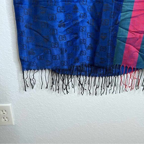 Gucci scarf monogram GG hearts large rectangular blue fringe wrap C6 - Picture 3 of 8